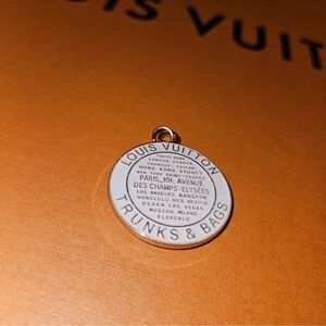 NWOT Louis Vuitton Cream and Gold Trunks & Bags Zipper Pull